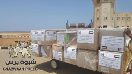 مؤسسة الشيخ سلطان بن خليفة ترسل مشروع المواد الغذائية لجزيرة سمحة بارخبيل سقطرى