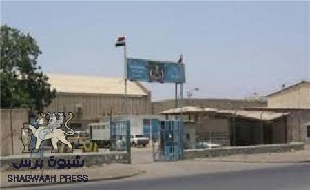 امن عدن :- القبض على الشخص الذي القى  قنبلة يدوية على سور سجن المنصورة