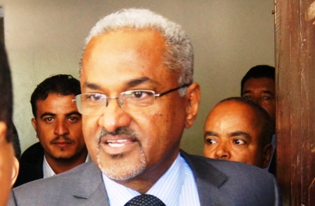 الوزير السابق باسلمه يتساءل : هل عاد بِنَا التاريخ مرة أخرى الى سلطة الأحمر ؟