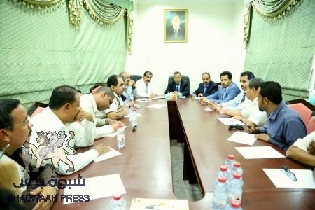 الحكومة تلتقي قيادات الداخل والساحل يوم الثلاثاء بحضرموت وتعتمد (٥ ) خمسة مليون ريال لكل مديرية لاحتفالات اكتوبر