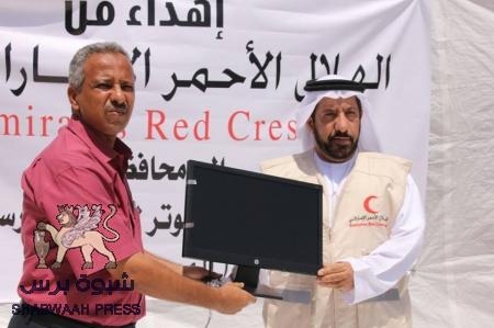 بحضور نائب الأمين العام.. الهلال الأحمر الإماراتي يسلم مكتب التربية عدن (915) جهار كمبيوتر كدفعة ثانية