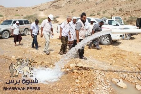 تدشين ضخ بئر في حقل فلك بتمويل إماراتي