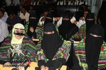 الهلال الأحمر الإماراتي يرعى حفل مناقشة مشروع تخرج إعلاميات بجامعة حضرموت