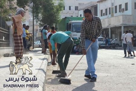 مدير مكتب واجبات عدن : دعمنا حملة النظافة الشبابية بتوجيهات من المحافظ عيدروس