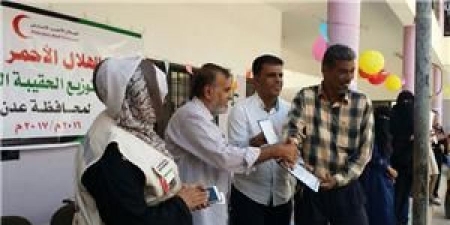 تدشين توزيع الحقيبة المدرسية على عدد من مدارس عدن بتمويل اماراتي