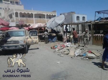 المتطوعين والمقاومة الجنوبيه يواصلون حملة تنظيف شوارع مدينة عتق