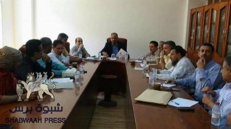 قيادة محافظة عدن تقر البدء باخراج المقتحمين للمباني الحكومية وازالة العشوائيات