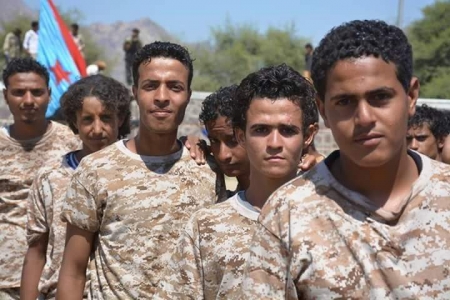 النخبة الحضرمية تلقي القبض على 2 مشتبه بانتمائهم لتنظيم القاعدة بمنطقة ‘‘عيص بويش‘‘ شرق المكلا :