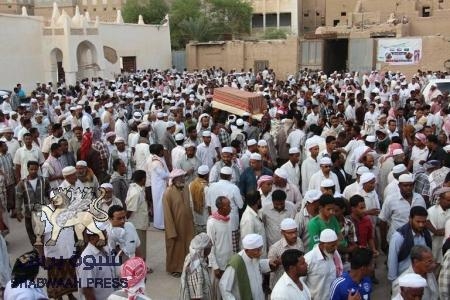 مدينة تريم تشيع ابنها الشهيد ‘‘الرباكي‘‘ الى مثواه الأخير (صور)