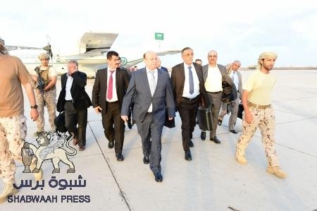 الرئيس هادي يصل الى عدن وملفات خدمية وعسكرية كبرى بانتظاره