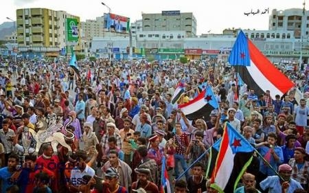 رويترز : الجنوبيون يحيون في عدن ذكرى الاستقلال ويطالبون بالانفصال