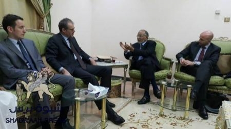 رئيس حزب الرابطة السيد الجفري يستقبل السفير الفرنسي لدى اليمن بمنزله بجده(صور)