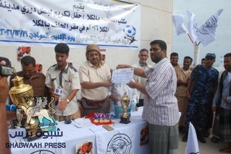حلف حضرموت يكرم فريق شباب الوحدة الرياضي بالديس