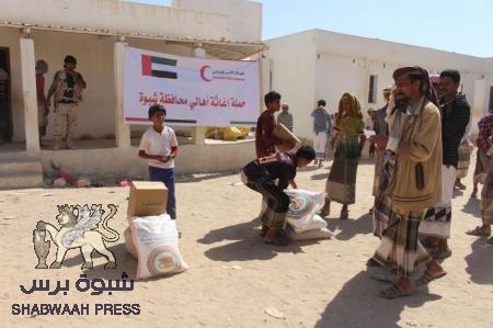 الهلال الأحمر الإماراتي : استمرار الجهود الميدانية لإغاثة اهالي شبوة