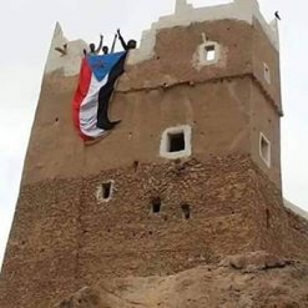 محافظ حضرموت يُمدد العمل بالأحكام العرفية لـ 6 أشهر إضافية