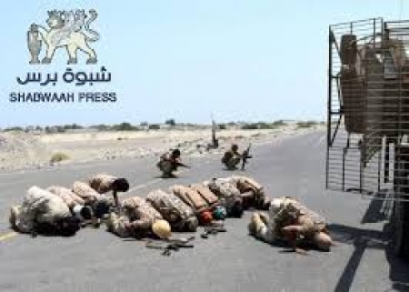 عناصر تنظيم القاعدة تهاجم إحدى النقاط الأمنية في أبين.