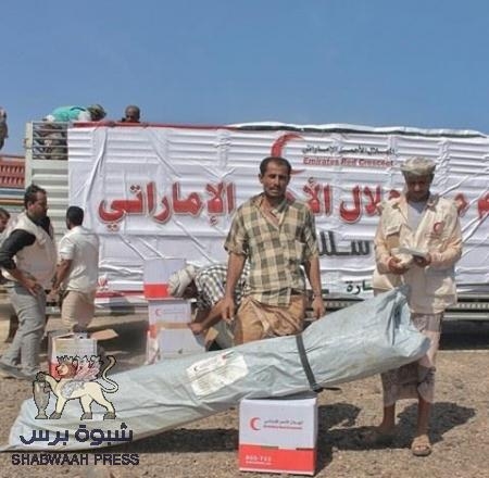 الهلال الأحمر الإماراتي يواصل توزيع المساعدات الإنسانية لسكان باب المندب والمناطق الساحلية
