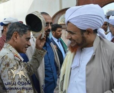 صورتان لقيادة حضرموت المدنية والعسكرية مع العلامة بن حفيظ تحظى باهتمام رواد التواصل الاجتماعي