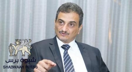 محافظ شبوة لملس يوجه بتشديد الرقابة والتفتيش على المواد التموينية في عتق