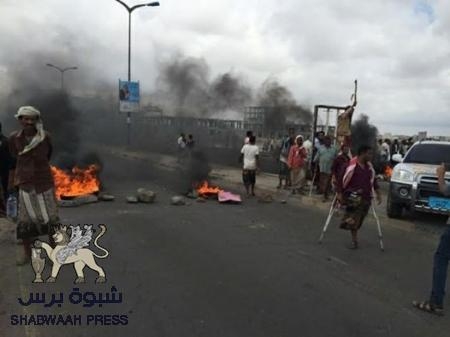 عسكريون جنوبيون يحتجون في عدن لعدم صرف رواتبهم