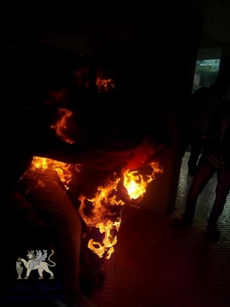 جريح يضرم النار في جسده.. وفساد الحكومة يلاحق الجرحى الجنوبيين إلى الهند