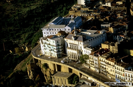 فساد السفارة اليمنية بالجزائر يقتل طالبا في مدينة قسنطينة