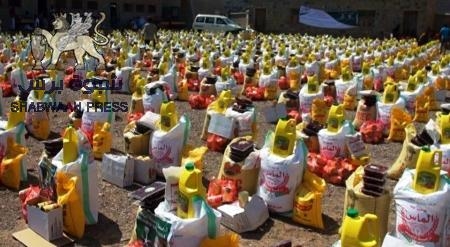 مركز الملك سلمان للإغاثة والاعمال الإنسانية يواصل توزيع الإغاثة بمديريتي ذو باب والمخأ