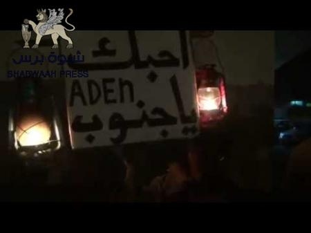 مع وصول الرئيس هادي اليها.. عدن تغرق في ظلام دامس