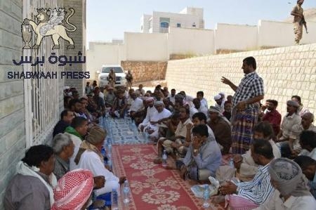 لقاء لمقادمة ومشايخ ووجهاء حضرموت يؤكد على أهمية الدور المجتمعي في تعزيز الاستقرار الأمني والخدمي