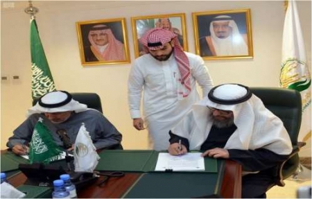 “سلمان للإغاثة” يوقع برنامجًا لعلاج إصابات العيون باليمن