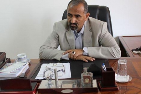 محافظ عدن يبعث برقية عزاء لنائب وزير الداخلية باستشهاد ابنه.