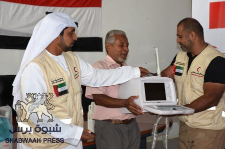 الهلال الأحمر الأماراتي يسلم أجهزة ومستلزمات طبية الى مستشفى تريم بوادي حضرموت