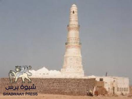مسؤولون وشخصيات اجتماعية بالمخا تحذر من محاولات عبث حزب الإصلاح وتعطيل عملية تطبيع الحياة في المديرية