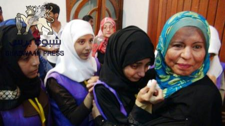عدن : كلية الحقوق تكرم أسر الطلاب الذين استشهدوا في الحرب