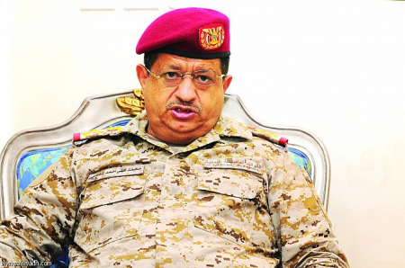 ضابط (زيدي) يضرب جندي جريح من تعز في وجهه بالحذاء العسكري