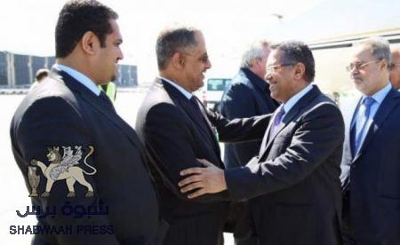 ماذا يفعل بن دغر والـ 25 وزير من حكومته في جنيف