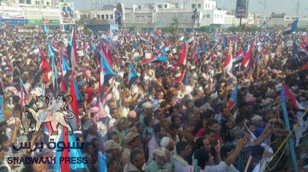 تفويض القائد عيدروس قاسم الزُبيدي بإعلان قيادة سياسية وطنية لإدارة وتمثيل الجنوب (نص إعلان عدن التاريخي)