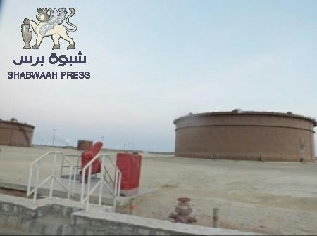 دون إيراد دولار واحد إلى الخزينة الحضرمية : ‘‘بن دغر‘‘ يبيع مليونيْ برميل نفط من خام المسيلة