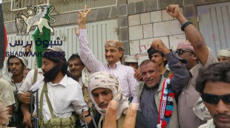 عضو #المجلس_الانتقالي_الجنوبي المحافظ ‘‘ لملس‘‘ يلقم ‘‘قناة الجزيرة‘‘ وإعلام الشرعية حجرآ