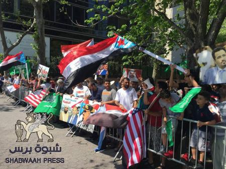 ابناء الجنوب في أمريكا يتظاهرون أمام مبنى الأمم المتحدة دعما للمجلس الإنتقالي(صور)