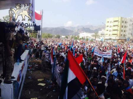 مواكب حاشدة من دلتا أبين والحوطة وتبن والضالع تتوافد الى ساحة العروض قبل ظهر اليوم