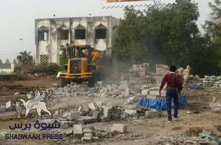 إزالة استحداثات خارجة عن القانون من مبنى إتحاد الأدباء والكتاب بعدن