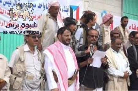أحد العشرة المتظاهرين في مايو الماضي يكافأ بمحافظة ‘‘شبوه‘‘ (صور)