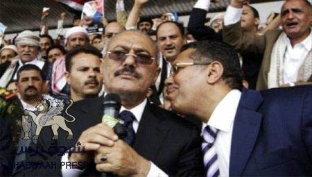 صورة وحكاية.. : ‘‘ بن دغر‘‘ يهمس في أذن الزعيم !!