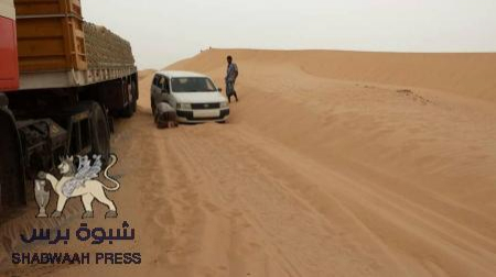 مواطنون عالقون في الخط الدولي بين محافظتي شبوة وحضرموت استياء  شعبي .