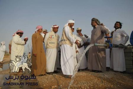 الهلال الأحمر الإماراتي يدشن تشغيل بئرين أرتوازيتين بصحراء حضرموت
