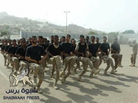 في عدن : تخرج دفعتين في مكافحة الإرهاب والصاعقة (صور)