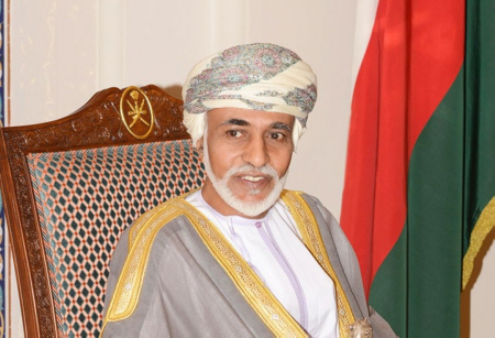 سلطنة عمان تصدر مرسوما يقضي بمنح أسرة حيدر العطاس وسلطان المهرة الجنسية العمانية (أسماء)