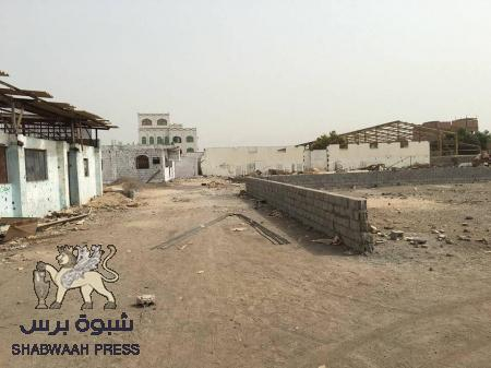 البسط على أرض مرفق حكومي بخورمكسر وسط صمت رسمي (ملف صور)