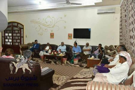 الزبيدي يلتقي أعضاء الجبهة الوطنية للتحرير ويؤكد على وحدة الصف الجنوبي.